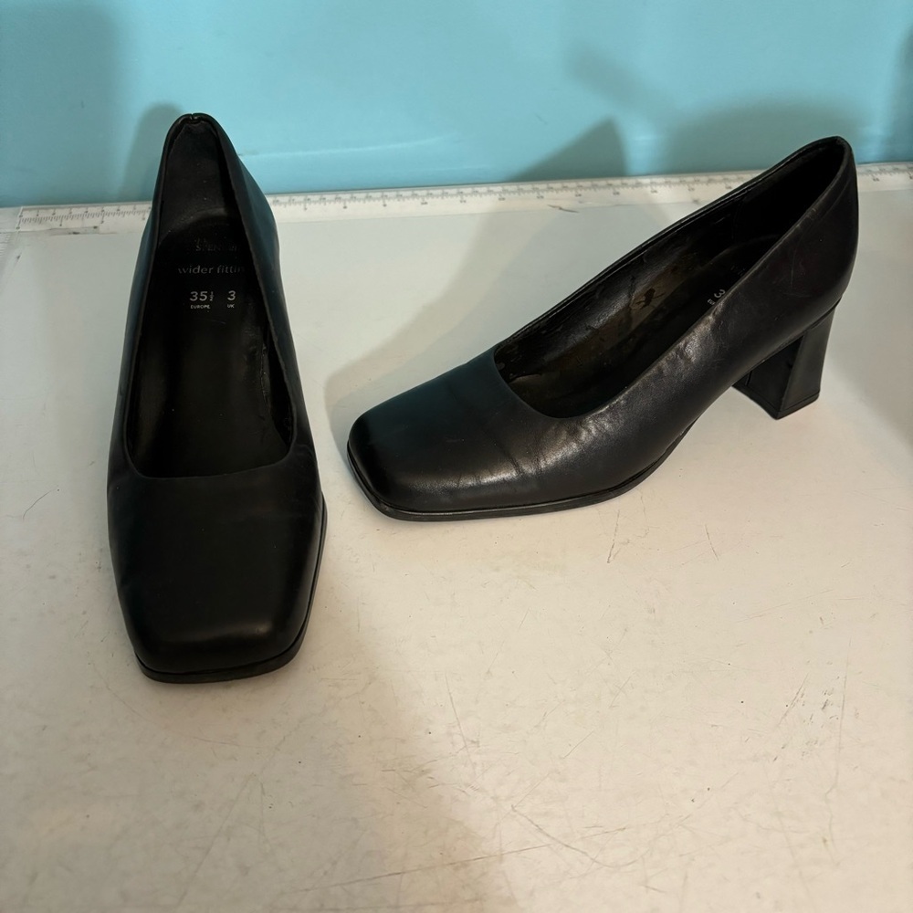 🛍️3/$30 Marks & Spencer women’s black leather pumps in  size 35.5 - Wide‎ fit